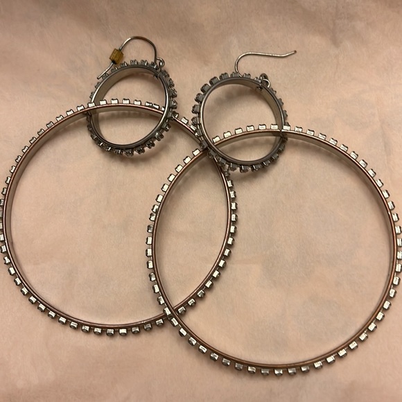 SALE!! GUESS LARGE HOOP EARRINGS ๐ฅ๐ฅ - Picture 2 of 4